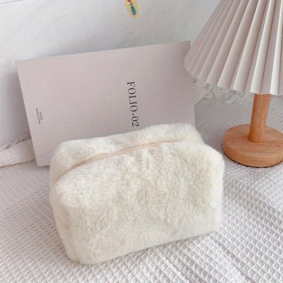 trousse de maquillage fourrure blanche