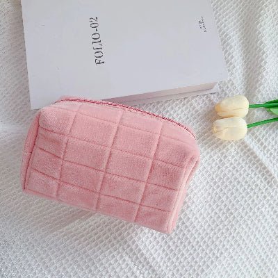 trousse maquillage peluche rose motif carreaux